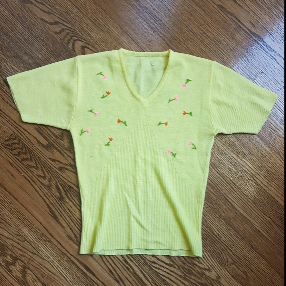 Vintage Butter Yellow Knit T w. Flower Detail